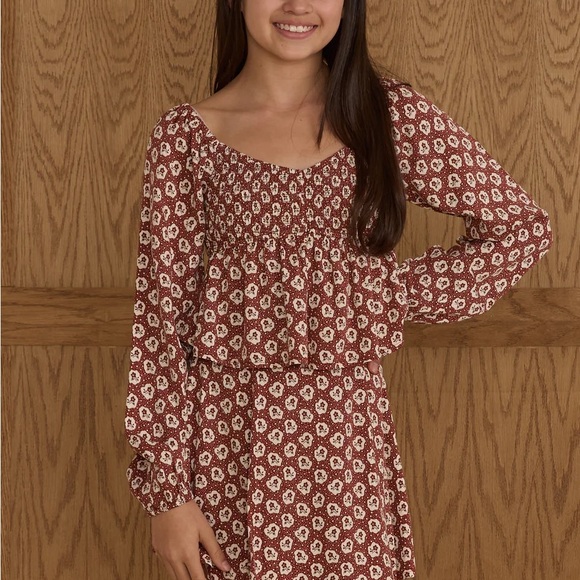 Rylee + cru long sleeve flutter top in ruby fleur - Picture 2 of 2